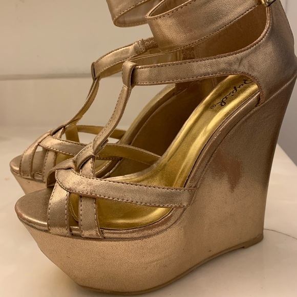 🆕 QUPID High Platform Wedges Bronze - Picture 5 of 8